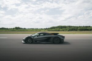 Koenigsegg vuelve a reinar rompiendo cuatro récords de velocidad de una tacada