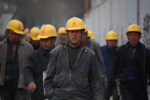 los jóvenes chinos y asiáticos ya no quieren trabajar en las manufacturas