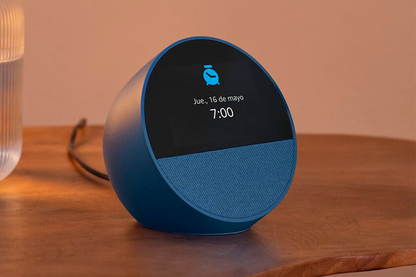 un despertador inteligente con pantalla táctil que llega con un gran descuento a Amazon