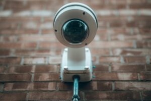 Unos vecinos decidieron colocar cámaras para vigilar lo que ocurría alrededor de su comunidad. Han sido multados por la AEPD