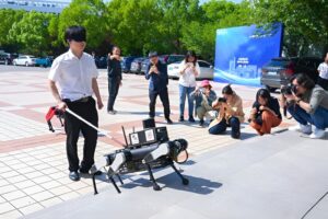 China tiene un problema con casi 20 millones de personas ciegas. Su solución es un perro robot