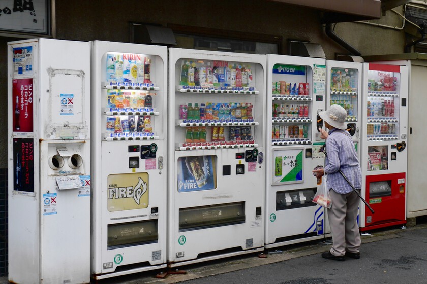 Japón quería acabar con la falsificación de billetes. Ha terminado condenando a miles de máquinas expendedoras