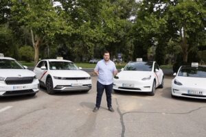 tres taxistas nos cuentan su experiencia con un taxi eléctrico