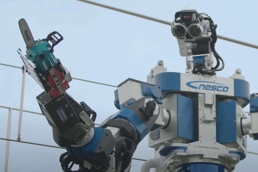 Japón tiene un nuevo e impresionante robot de 12 metros de altura. Su misión: arreglar vías de tren