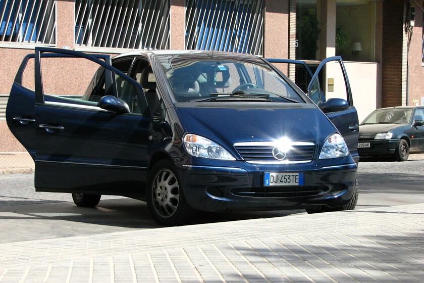 El "truco japonés" para bajar la temperatura del coche en un minuto es el mismo que llevamos haciendo toda la vida