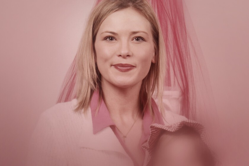 Una líder momificada en vida y oraciones al fantasma de Robin Williams. La inaudita serie de Max sobre una secta demasiado tronada para ser real