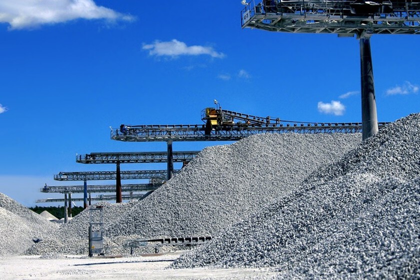 La construcción tiene un gigantesco problema medioambiental. Su solución: plantas de cemento solar