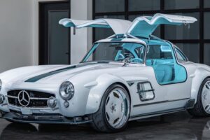 Este Mercedes-Benz 300SL es una restauración impresionante. Y aunque no lo parezca, también es un Tesla Model 3