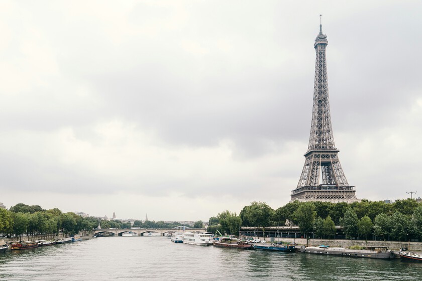 París se empeñó en celebrar la prueba de triatlón en el Sena. De momento está tan contaminado y sucio que no pueden disputarla