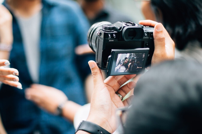 Los teléfonos móviles parecían haber matado a las cámaras de fotos para siempre. Hasta que llegó el revival mirrorless
