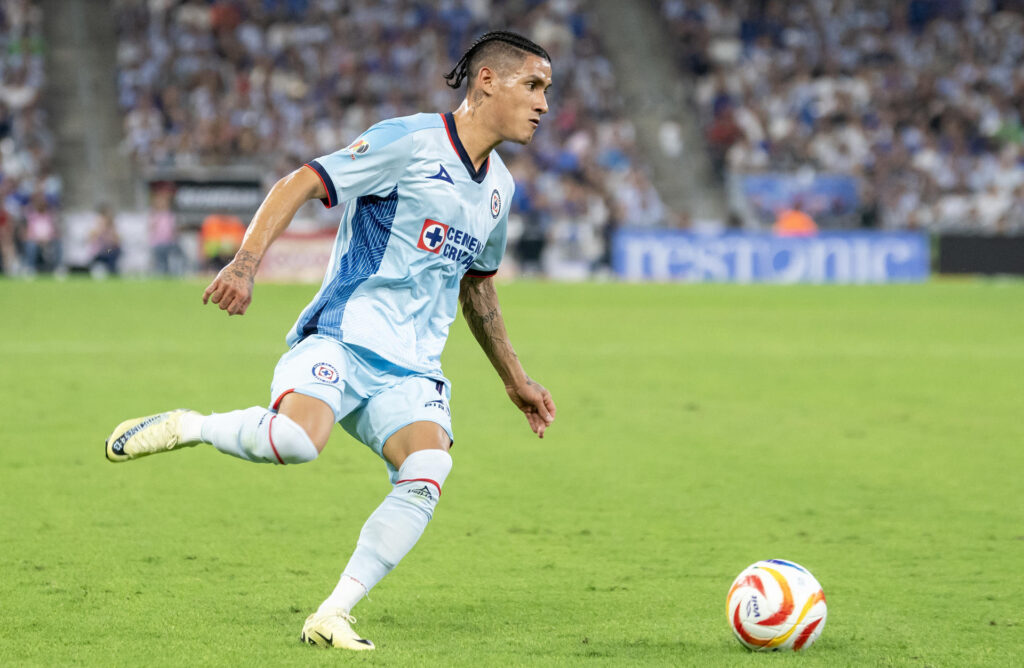 ¿Uriel Antuna se queda en Cruz Azul o sigue con opciones de salir?