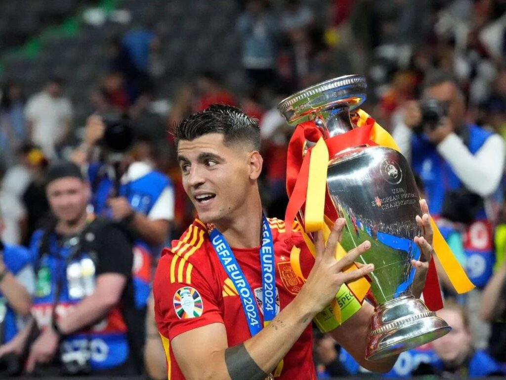 Álvaro Morata firma con el AC Milan