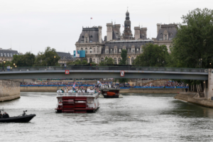 París 2024: La mala condición del río Sena aplaza prueba de triatlón