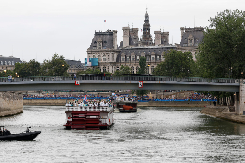 París 2024: La mala condición del río Sena aplaza prueba de triatlón