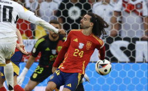 Posible mano de Cucurella (@elchiringuitotv)