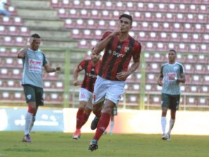 UCV refuerza su mediocampo con Carlos Sierra
