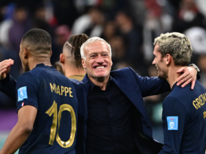 Deschamps seguirá al frente de Francia
