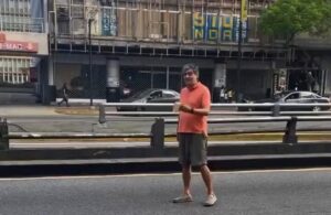 Periodista asegura que el ex Alcalde de Chacao Emilio Graterón quedó para vender panelitas de San Joaquín
