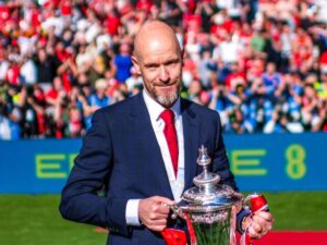 Erik ten Hag renueva con el Manchester United