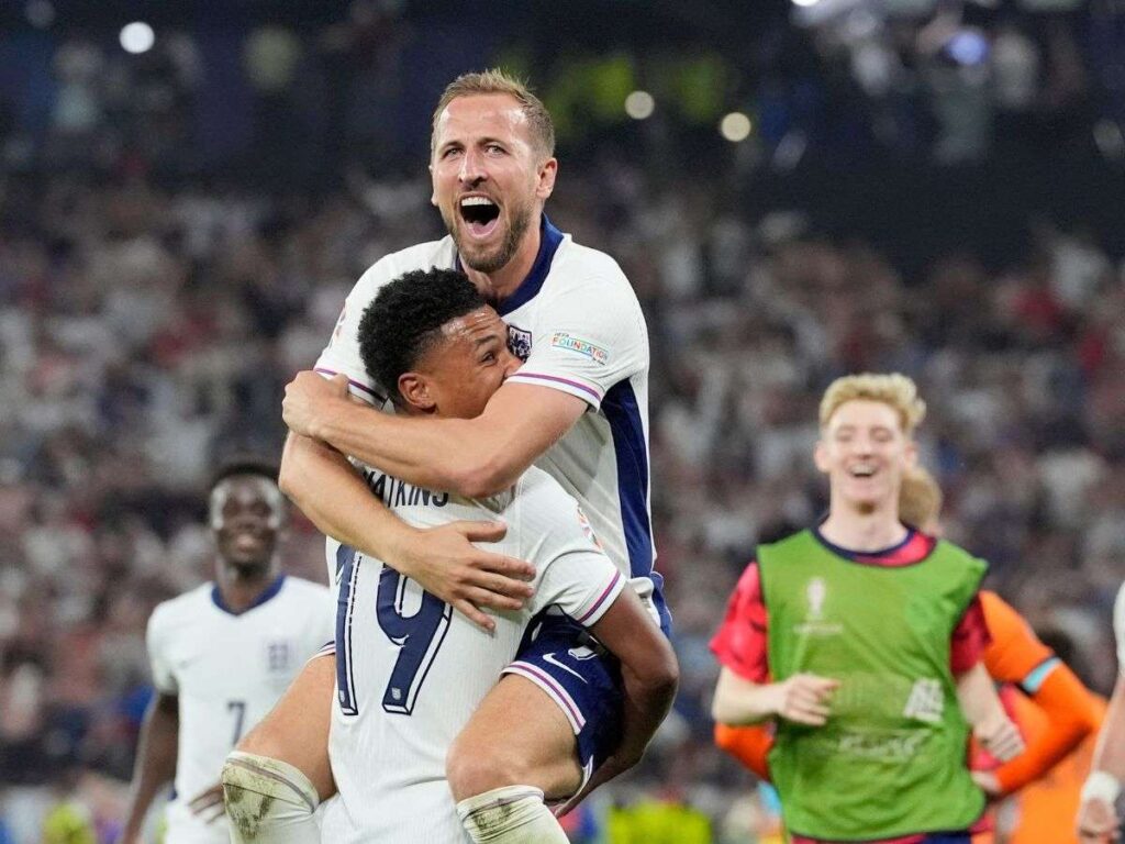 Inglaterra pasó de manera agónica a la final de la Euro