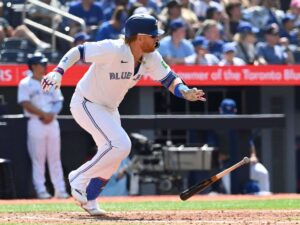Justin Turner pone rumbo a los Marineros