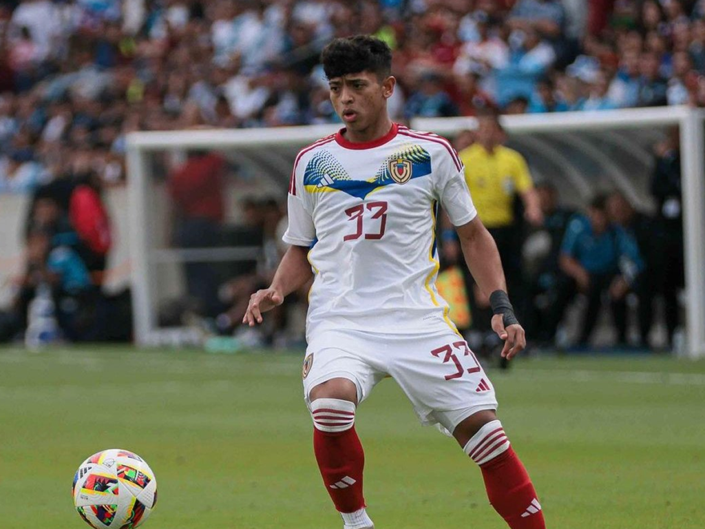 Andrade, tercer vinotinto más joven con asistencia