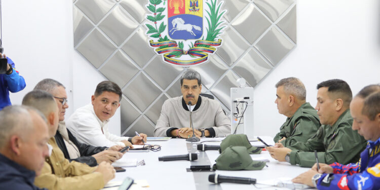 Maduro acusa a los periodistas Mari Montes, Orlando Avendaño y Emmanuel Rincón por comentarios tras el accidente de Delcy Rodríguez