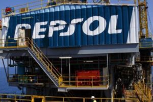 Repsol apuesta nuevamente por las tierras petroleras de Libia y Venezuela