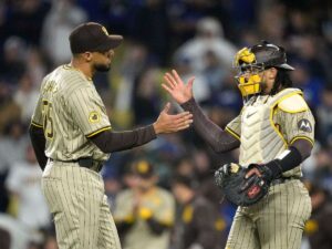 Robert Suárez dominó a Texas y salvó su juego 22