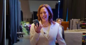 Barack y Michelle Obama llamaron a Kamala Harris para expresarle su apoyo en la carrera presidencial