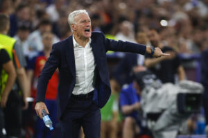 Unanimo Breves: Deschamps seguirá al frente de Francia