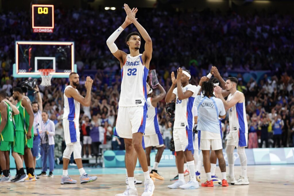 El francés Victor Wembanyama tras el partido que han jugado Francia y Brasil en el Pierre Mauroy Stadium de Villeneuve-d'Ascq, Francia. (París 2024) EFE/EPA/ALEX PLAVEVSKI