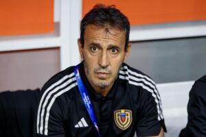 El seleccionador de Venezuela, Fernando Batista, fue registrado este viernes, 5 de julio, durante el segundo partido de los cuartos de final de la Copa América 2024 contra Canadá, en el estadio AT&T de Arlington (Texas, EE.UU.). EFE/Kevin Jairaj