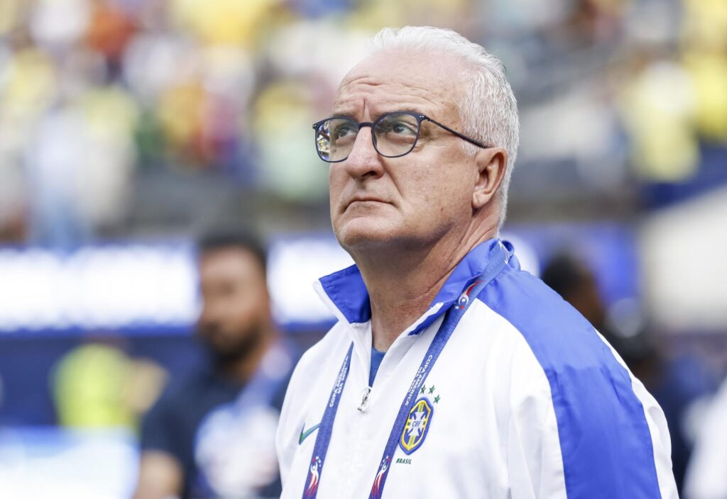 Fotografía de archivo del seleccionador de Brasil, Dorival Junior, quien este lunes elogió durante una comparecencia ante la prensa al creativo James Rodríguez y a la selección de Colombia, con la que jugarán este jueves en el Levi's Stadium de Santa Clara (California) en el cierre del grupo D de la Copa América de Estados Unidos. EFE/Caroline Brehman