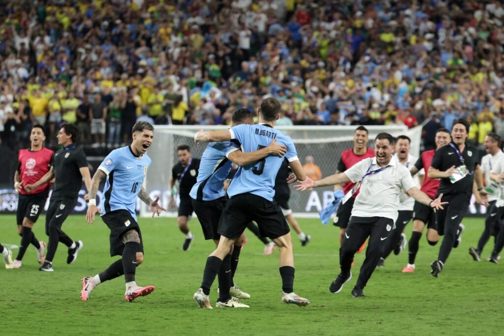 La selección de Uruguays dio un golpe de autoridad en la Copa América de Estados Unidos al eliminar a la de Brasil en partido de la fase de cuartos de final jugado el sábado en Las Vegas (Nevada). EFE/EPA/Allison Dinner