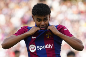 El delantero del Barcelona Lamine Yamal, durante el partido de Liga en Primera División que FC Barcelona y Rayo Vallecano disputan hoy domingo en el estadio Lluis Companys. EFE/Enric Fontcuberta