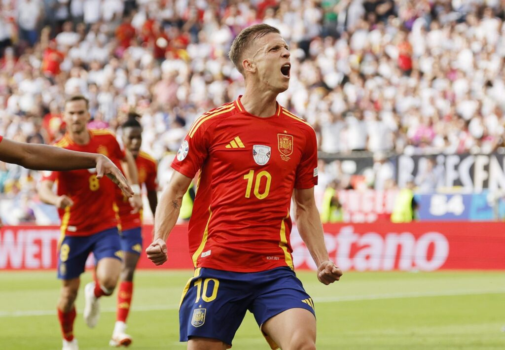 Dani Olmo celebra el gol anotado con España contra Alemania en el encuentro de cuartos de final de la Eurocopa 2024. EFE/EPA/RONALD WITTEK