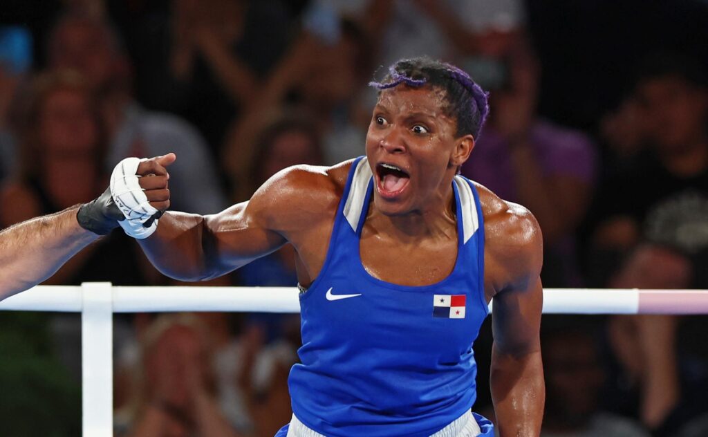 Paris (France), 08/08/2024.- Atheyna Bibeichi Bylon of Panama (blue) is declared winner over Cindy Winner Djankeu Ngamba of the Refugee Olympic Team (red) in their Women 75kg Semifinal bout of the Boxing competitions in the Paris 2024 Olympic Games, at Roland Garros in Paris, France, 08 August 2024. (Francia) EFE/EPA/VASSIL DONEV