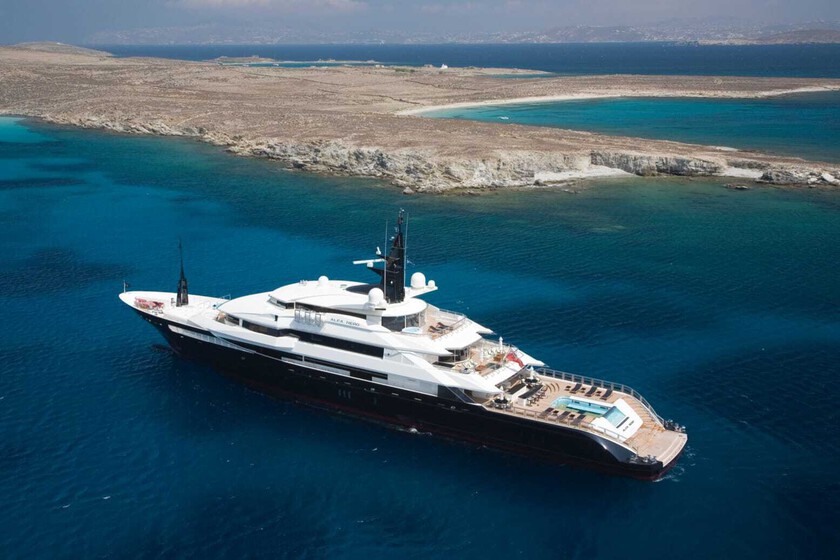 los habitantes de Antigua ya no sabían cómo zafarse de este superyate que casi les arruina