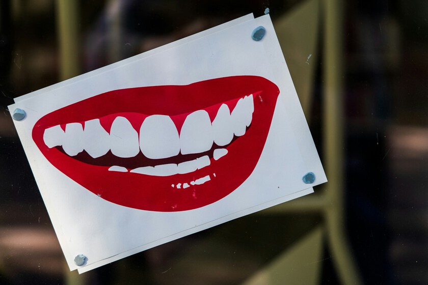 El mundo está obsesionado con los "dientes perfectos" y es curioso porque casi todos los que se ven en cine y televisión son falsos