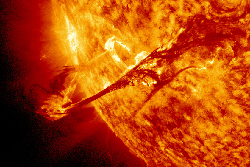 Una erupción solar en 2023 dejó a la magnetosfera terrestre sin su particular “cola”