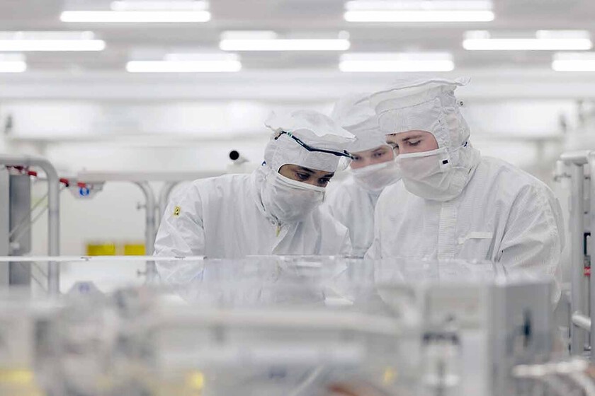 Samsung se plantea seguir los pasos de Intel. Tendrá la mejor máquina de litografía del mundo en 2024, según SED