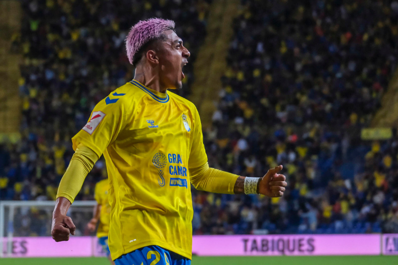 Premier League, Julián Araujo