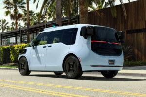 Waymo tiene su sexta generación de robotaxis autónomos. Y tienen menos sensores que nunca
