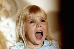 La serie de 'Poltergeist' de Amazon ya tiene showrunners. Steven Spielberg encuentra a sus guionistas en dos de las grandes franquicias de terror en televisión
