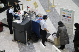 En un aeropuerto de Japón desaparecieron unas tijeras. Horas después había 36 vuelos anulados y 201 retrasados