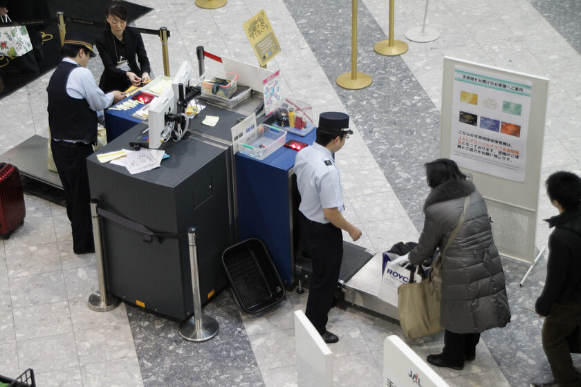 En un aeropuerto de Japón desaparecieron unas tijeras. Horas después había 36 vuelos anulados y 201 retrasados