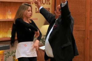 'First Dates', una soltera de Sanlúcar de Barrameda sale por patas cuando su cita se queda hablando con las camareras. "Hay que ponernos a gustito"