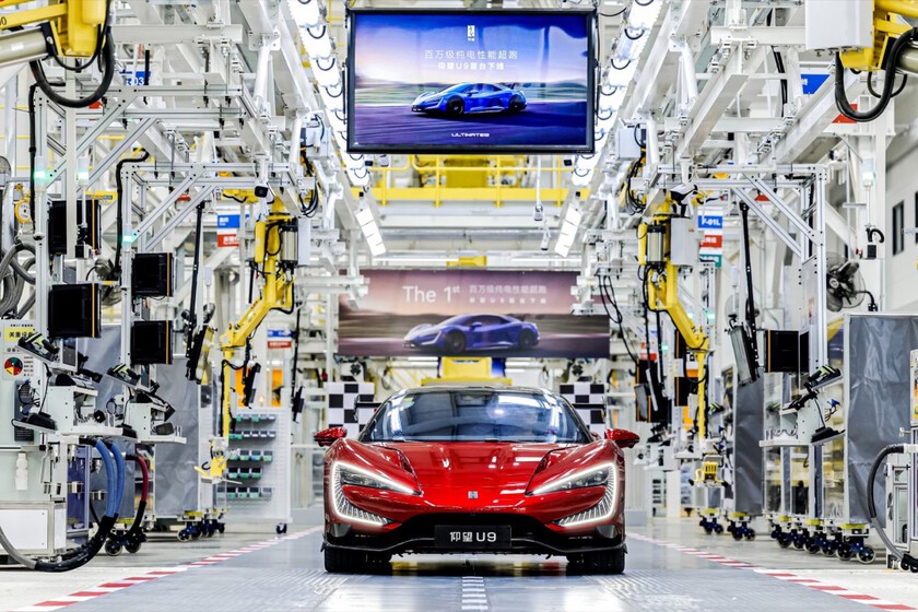 BYD ya tiene listo su hiperdeportivo de 1.300cv. El Yangwang U9 es un pulso a los coches eléctricos más rápidos