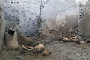 Pompeya no sólo fue golpeada por un volcán. Hubo un terremoto simultáneo que se cebó con la ciudad